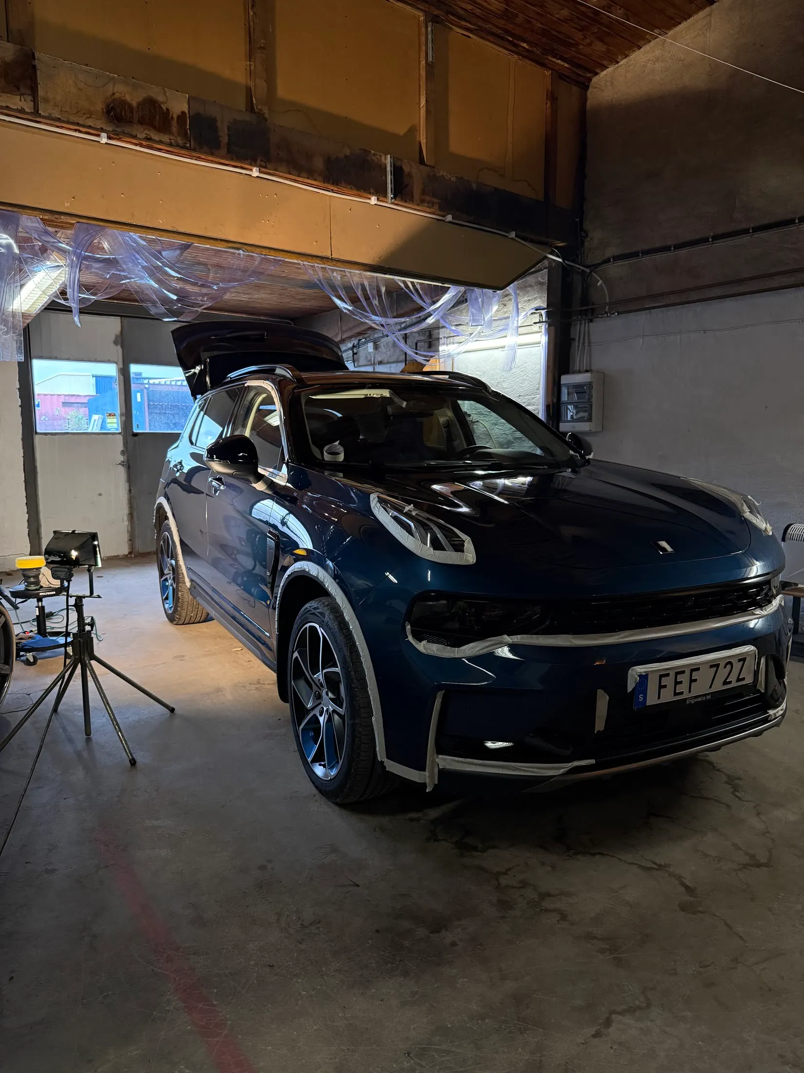 Bilen maskad och förberedd inför helrekond